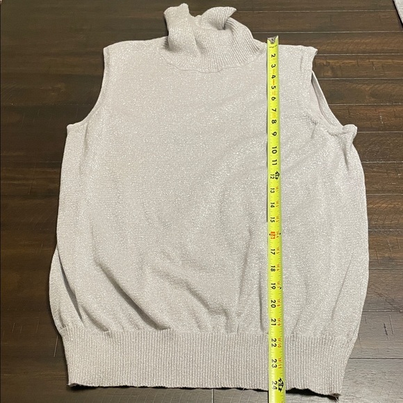 Cable & Gauge Shimmering Silver Sweater - Picture 6 of 8